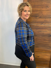Load image into Gallery viewer, Blue Plaid/Black Convertible Zip Off Jacket