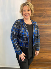 Load image into Gallery viewer, Blue Plaid/Black Convertible Zip Off Jacket