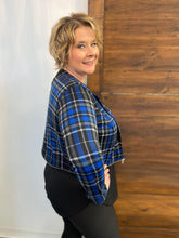 Load image into Gallery viewer, Blue Plaid/Black Convertible Zip Off Jacket