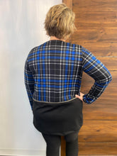 Load image into Gallery viewer, Blue Plaid/Black Convertible Zip Off Jacket